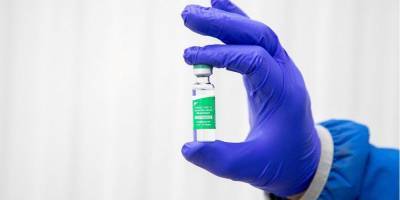 «Риск возникновения низкий». В Канаде подтвердили связь вакцины AstraZeneca с образованием тромбов