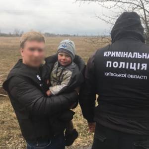 Пропавшего под Киевом 2-летнего мальчика нашли. Фото