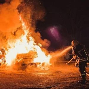 Ночью в Киеве сгорели три автомобиля. Фото. Видео