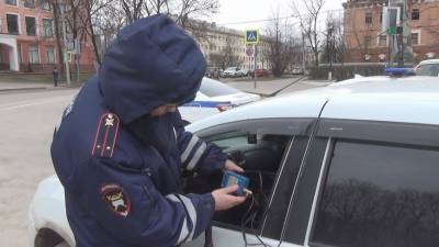 ГИБДД Петербурга начнет "охоту" на водителей, нарушивших правила тонировки