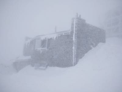 В Карпаты вернулась зима: мороз до -8 градусов и угроза лавин