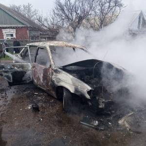 В Бердянске сгорел ВАЗ. Фото
