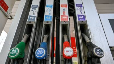 Кабмин увеличит доплаты нефтяникам за сдерживание цен на бензин
