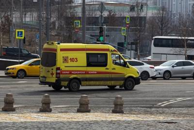В Петербурге 80-летний блокадник умер по дороге из больницы, где привился от ковида