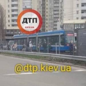 В Киеве задымился вагон скоростного трамвая. Фото