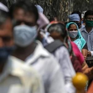В Индии за сутки выявили рекордные 217 тыс. заражений коронавирусом