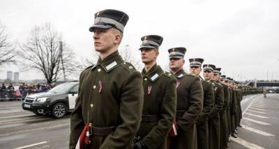 На следующей неделе в Латвии начнут прививать военных, пожарных и некоторых энергетиков