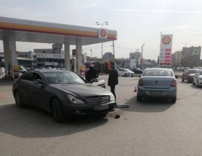 Трехлетняя девочка пострадала в аварии «Mercedes» и «Ravon R4» в Рязани