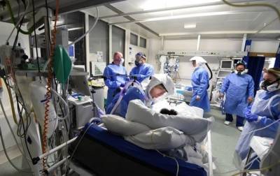 Во Франции число жертв пандемии превысило 100 тысяч