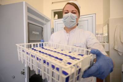 Вакцину от COVID-19 «Ковивак» начали отправлять в регионы России