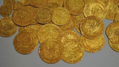 Золотые монеты стоимостью 15 млн рублей украли у банкира из Москва-Сити