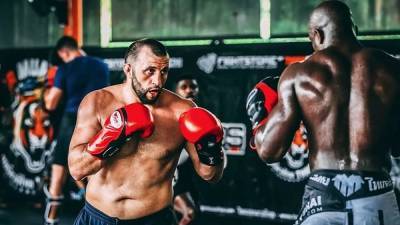 Источник: экс-бойца UFC Антигулова арестовали в Дагестане с оружием