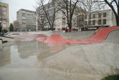 В сквере Дружбы народов Краснодара открыли новый скейтпарк
