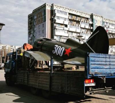 В новокузнецкий сквер вернули макет истребителя И-16