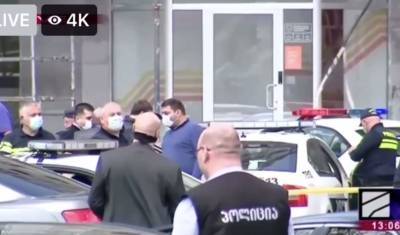 В филиале Банка Грузии в Тбилиси удерживают заложников