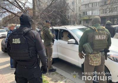 Бывший полицейский подозревается в получении одного миллиона гривен взятки