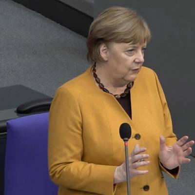 Меркель под выкрики депутатов представила законопроект, ужесточающий локдаун