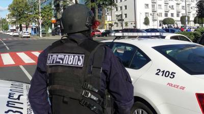 Неизвестные вооруженные лица захватил филиал Банка Грузии в Тбилиси