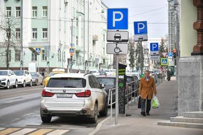 Майские абонементы на столичные парковки со шлагбаумом можно продлить до 25 апреля