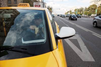 Трое неизвестных попытались ограбить столичного таксиста, но остались ни с чем