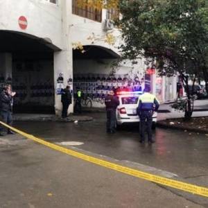 В Тбилиси мужчина с оружием ворвался в банк и захватил заложников
