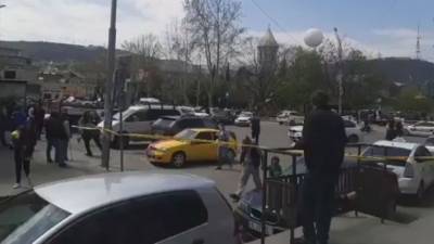 Силовики приступили к штурму отделения банка в Тбилиси, где удерживают заложника