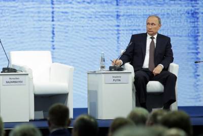 В Кремле рассказали, как Путин чувствует себя после вакцинации
