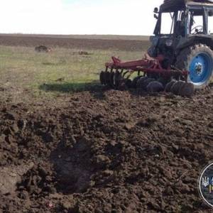 В Донецкой области тракторист наехал на взрывное устройство