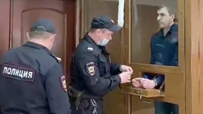 Суд арестовал замглавы департамента экономики Москвы по делу о взятке