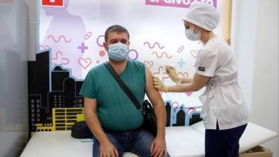 Число привитых от коронавируса россиян превысило восемь миллионов человек