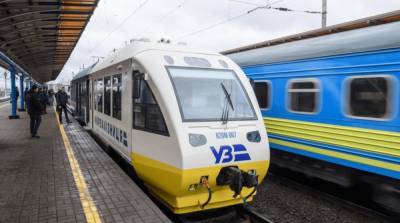 «Укрзализныця» запустит дополнительные поезда на майские праздники