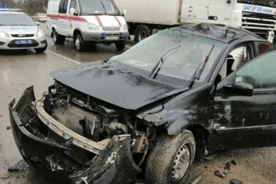 В аварии на трассе Краснодар — Новороссийск легковушке оторвало задние колёса