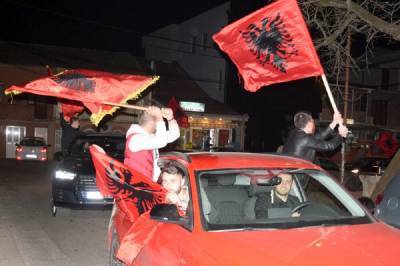 Полиция сербского анклава Косово задержала провокаторов, махавших...