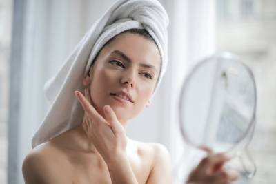Почему шелушится кожа на лице: 3 очевидных причины