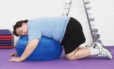Врачи утверждают, что нежиться в кровати эффективнее для похудения, чем заниматься в спортзале