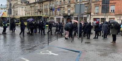 Львовские предприниматели блокировали движение в центре города в знак протеста против карантина