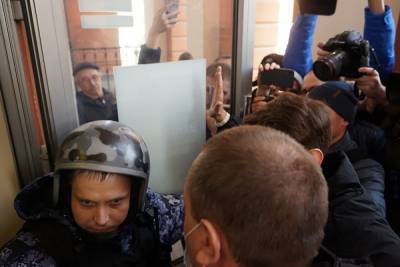 Как клиенты «Нейвы» штурмовали главный офис банка в Екатеринбурге