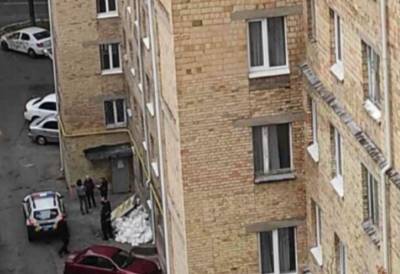 В Харькове из окна выбросился мужчина, жуткое фото: названа предварительная причина