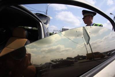 Автоэксперт рассказал, что грозит водителю за отказ снять тонировку со стекол