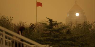 Пекин накрыла третья песчаная буря за последние пять недель — фоторепортаж