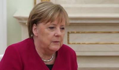 Ангела Меркель сделала прививку от коронавируса вакциной AstraZeneca