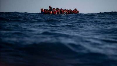 У побережья Туниса утонули десятки мигрантов, плывших к итальянскому острову