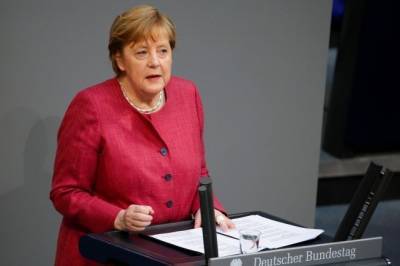 Меркель сделала первую прививку от коронавируса