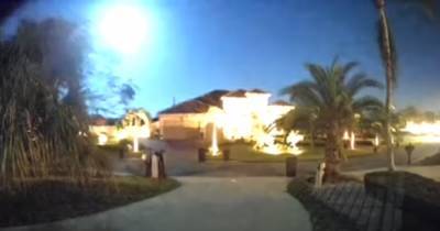 Яркий огненный шар, который поражает: жители Флориды сняли метеор (видео)