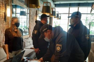 В Киеве закрыли два ресторана, нарушившие карантин