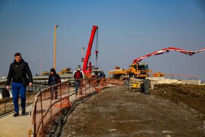 Строители путепровода на Малиновского обещают запустить движение до конца апреля