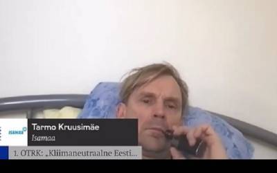 Видеофакт. Эстонский депутат курил и слушал музыку во время заседания парламента