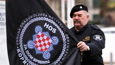 Отставные боевики хорватских нацбатов требуют запрета красной...
