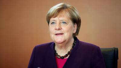 Ангеле Меркель вкололи первую дозу вакцины от AstraZeneca