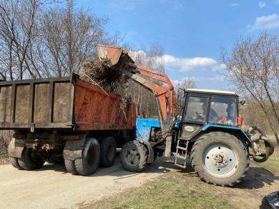 Семь КамАЗов мусора вывезли из липецкого лога сотрудники ЛГЭК